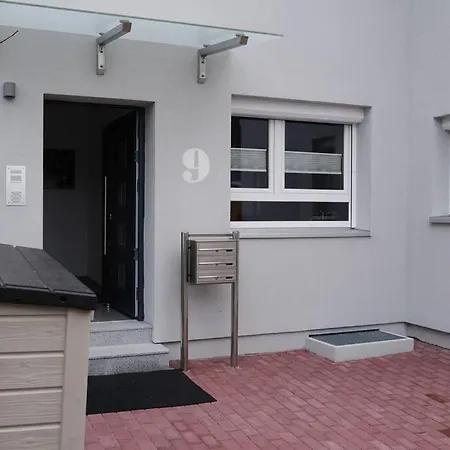 1 Dg Mit Klimaanlage Und Kleinen Balkon Appartement Oedheim