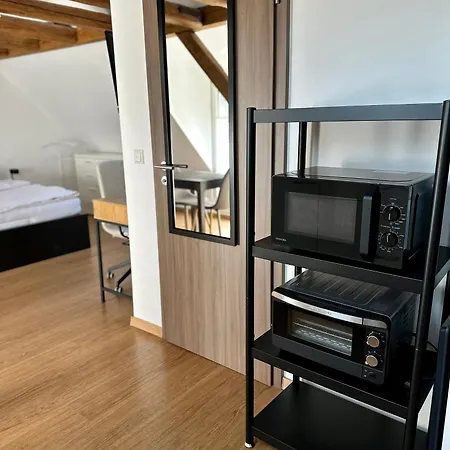 1 Dg Mit Klimaanlage Und Kleinen Balkon דירה