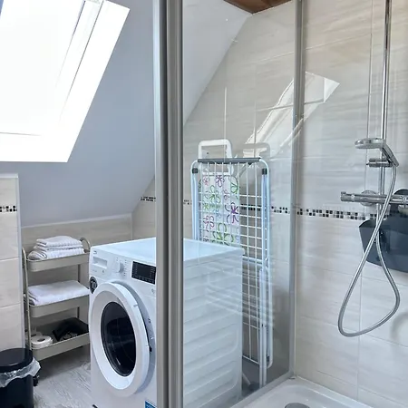 1 Dg Mit Klimaanlage Und Kleinen Balkon Oedheim