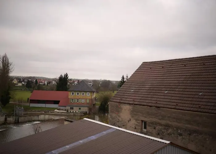 1 Dg Mit Klimaanlage Und Kleinen Balkon דירה *