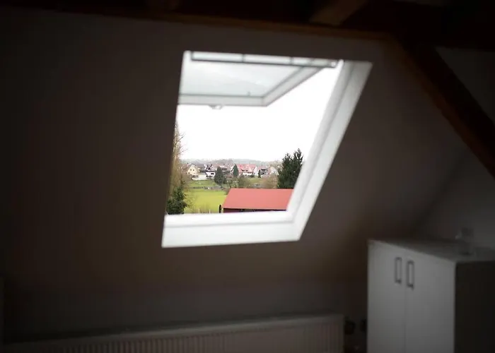 1 Dg Mit Klimaanlage Und Kleinen Balkon דירה *