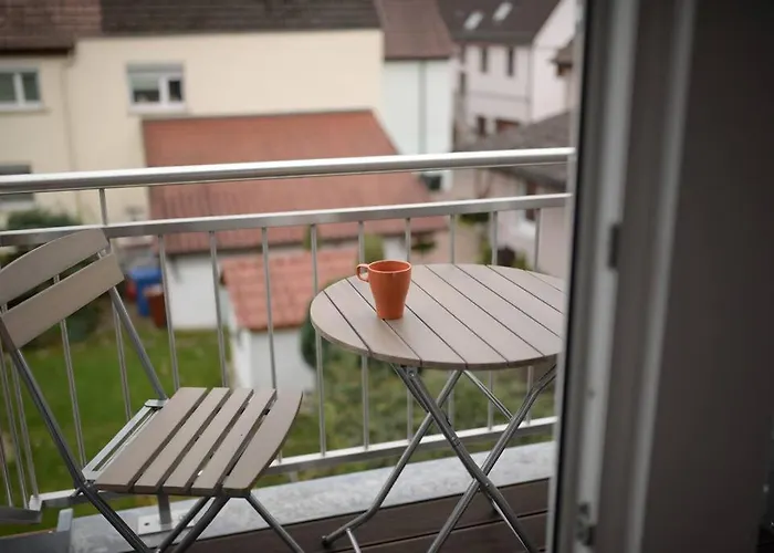 1 Dg Mit Klimaanlage Und Kleinen Balkon דירה Oedheim