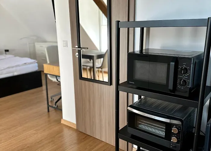 1 Dg Mit Klimaanlage Und Kleinen Balkon דירה